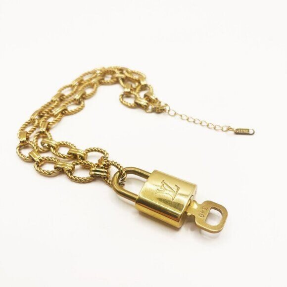 Authentic Louis Vuitton Lock & Key Necklace Pendant Gold-Plated Chain Adjustable - Picture 7 of 11